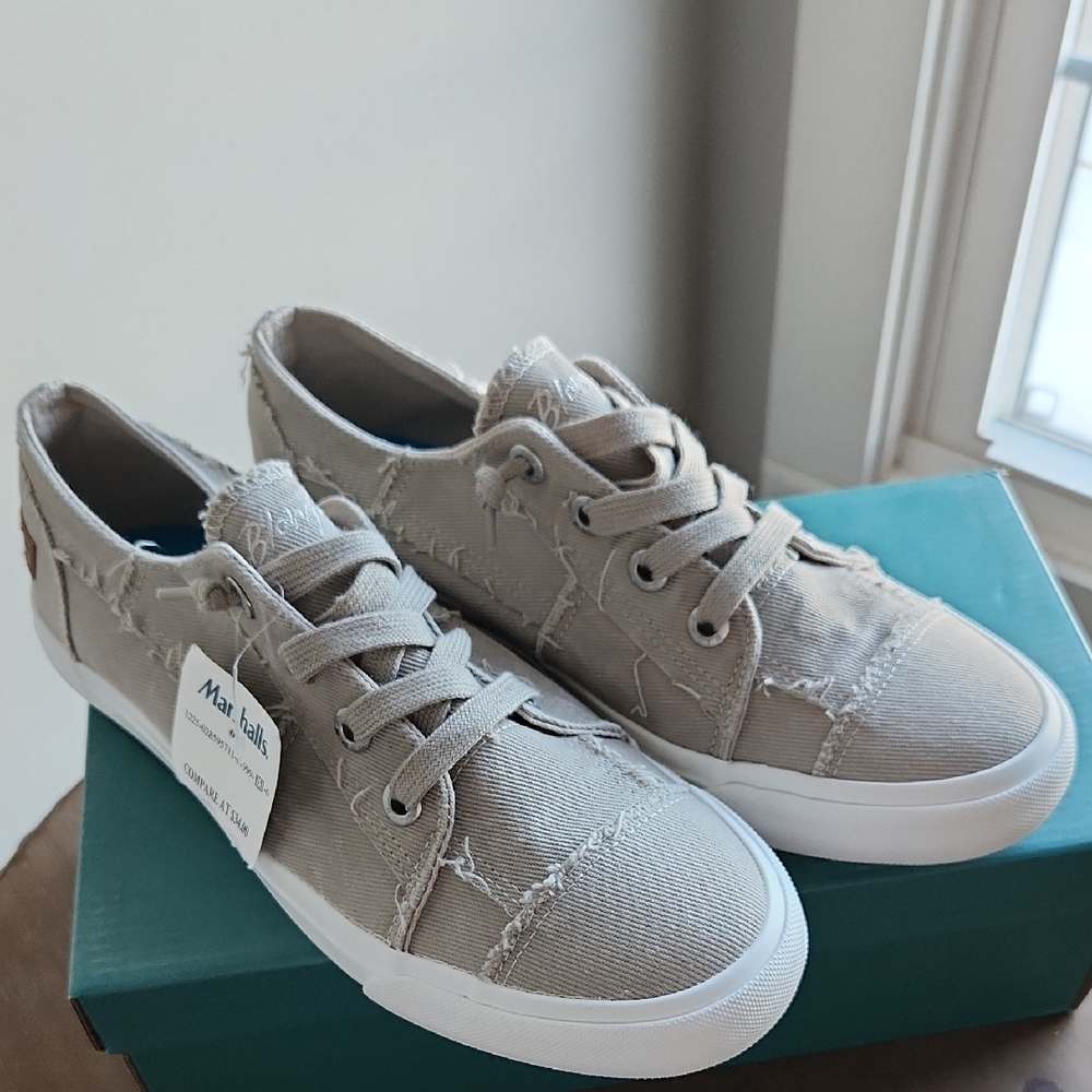 NWT Blowfish Malibu Taupe Hipster Sneakers